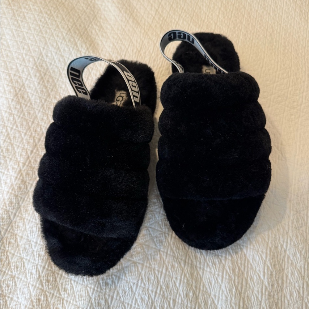 NWT, UGG Fluff Yeah slide slipper, size 7, black, new without tags, never worn.